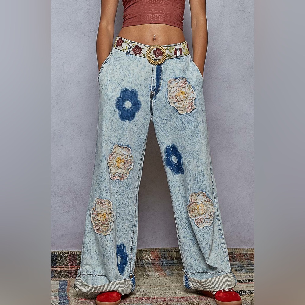 NWT POL Light Wash Wide-Leg Jeans with Floral Appliqués